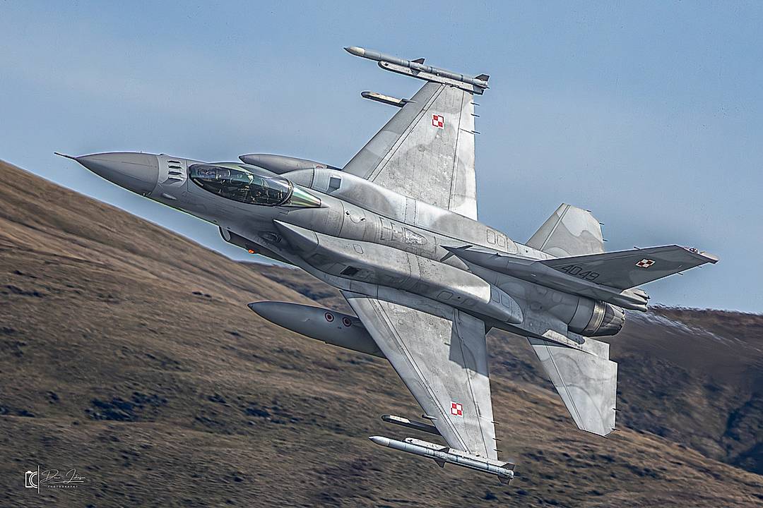 Polish F16 through the Lake District low level part of a 4 ship 