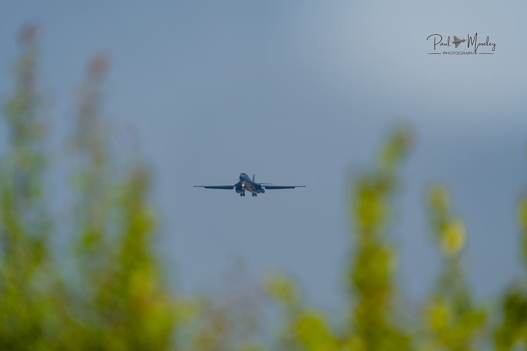 B1 Lancer coming into RAF Fairford, noticed it through the bushes and immediately thought of this shot and framed it👌