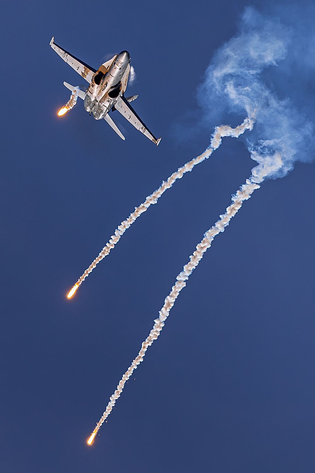 The insane Finnish F-18C Hornet display at the Flygvapnet 100 år🇫🇮