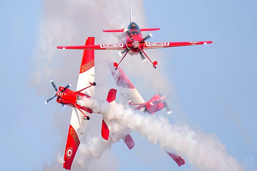 "La Bomba Cruzada" is the final maneuver of the Escuadrilla Bicolor acrobatic display.