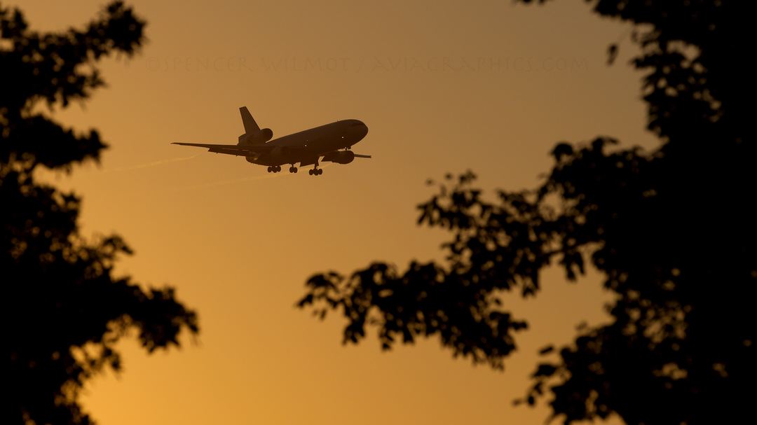Kelowna DC-10 squeezing in to Miami!  I had the wrong lense on so went for this. I need to try more of the non-standard shots, I feel.