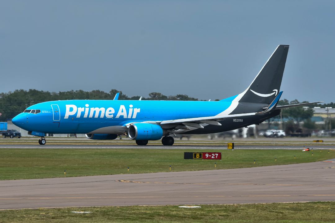 Boeing 737-800 at Lakeland-Linder International Airport (KLAL)
