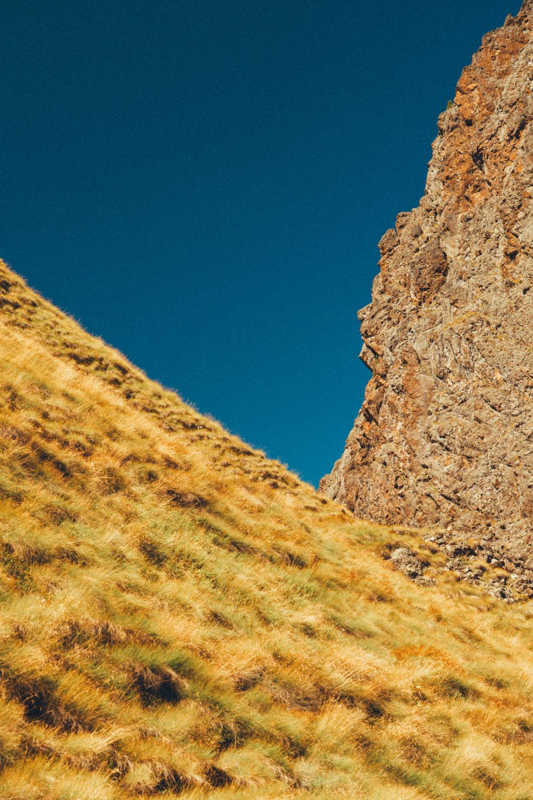 Very recent minimalist shot in the dolomites, tried out a unique composition to show the drastic shapes of the mountains in the region