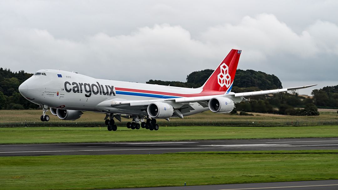 Cargolux 747-8R7F coming into land.