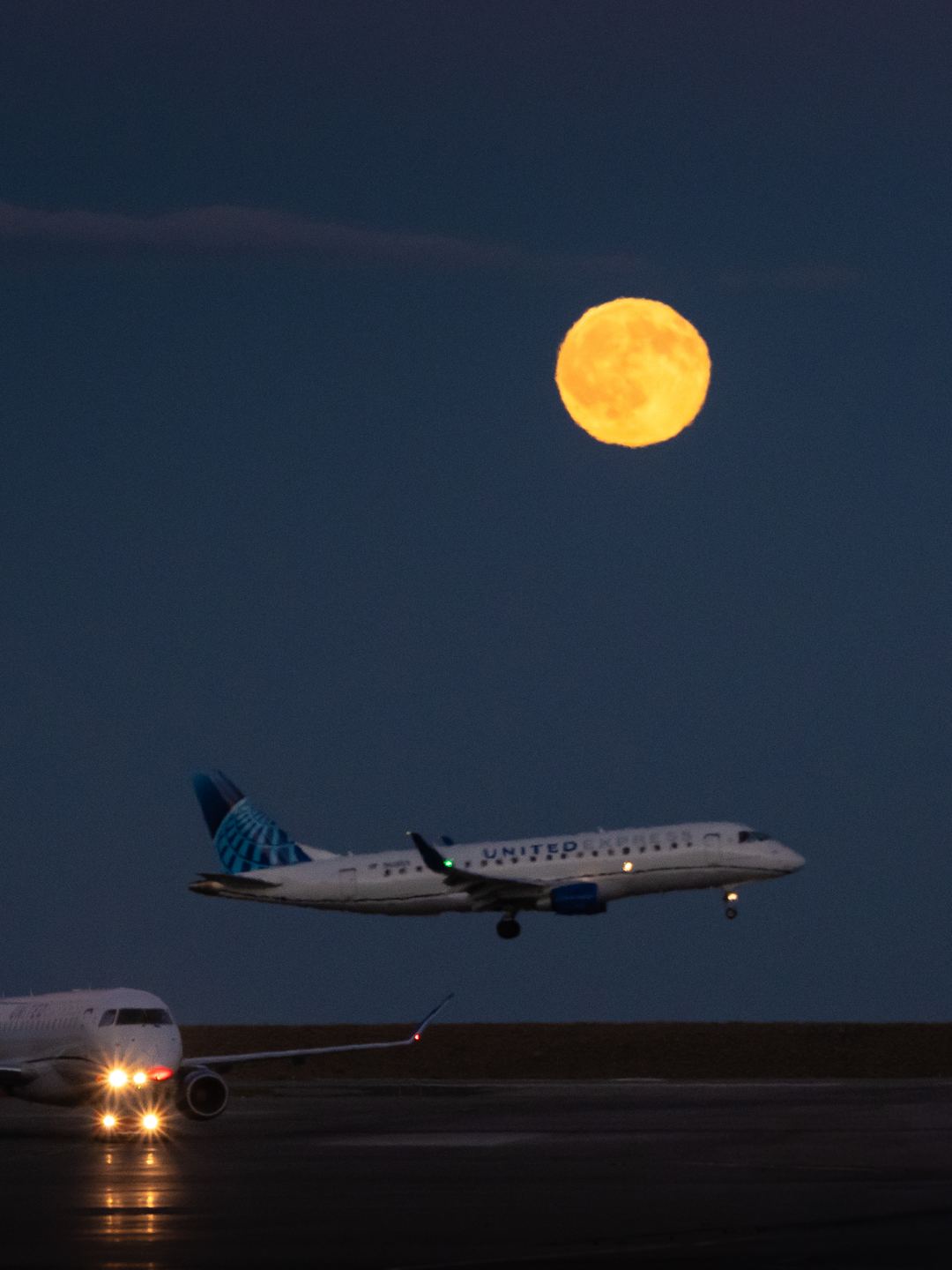 Amazing harvest moon caught with 2 E-jets 