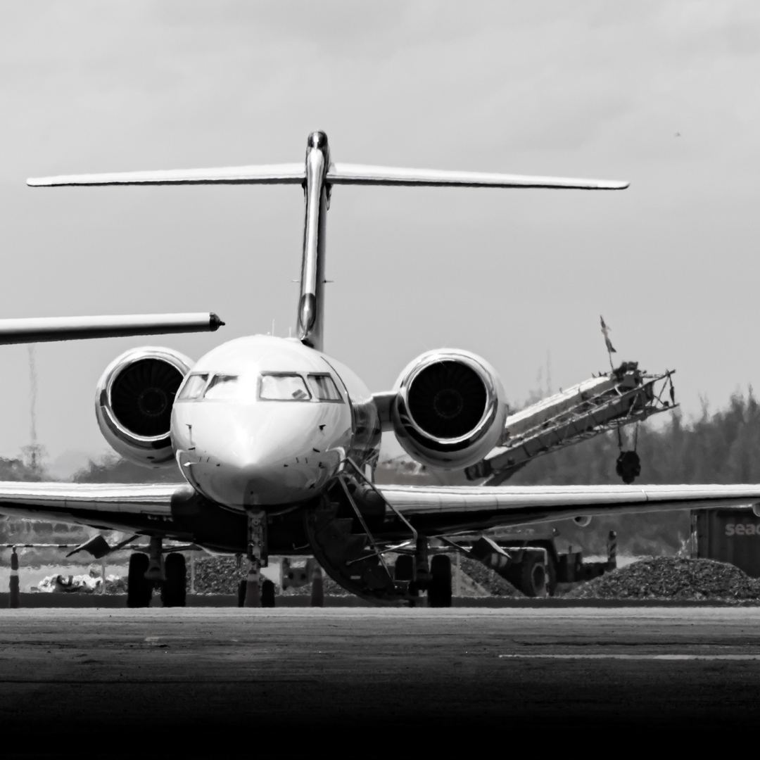 Here is a Bombardier Global Express at SIG!!