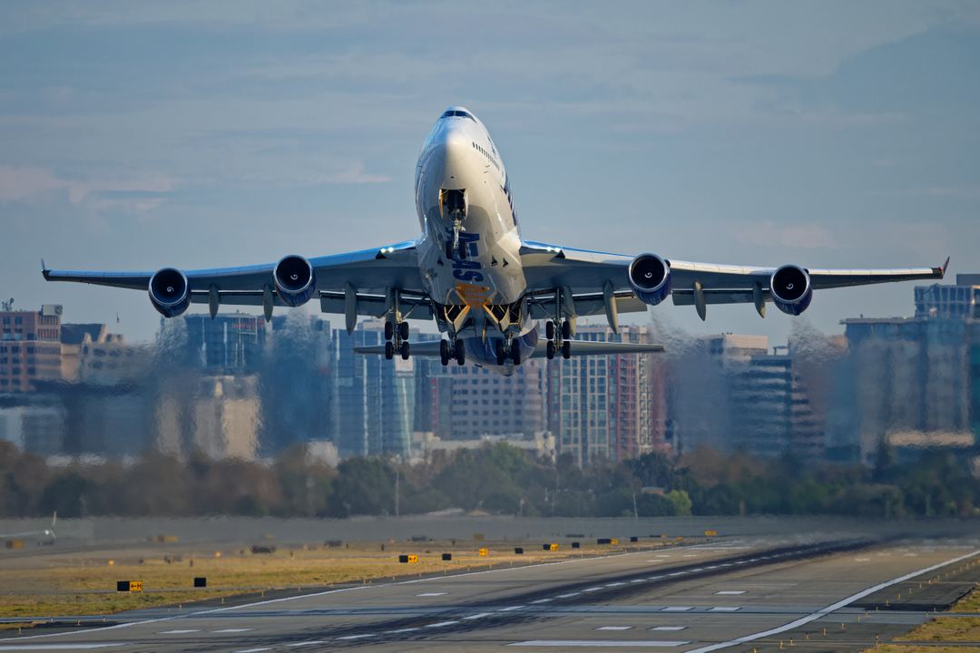 👑 Queen of the skies blasting out of San Jose in full golden hour glory, carrying Miami Dolphins after their loss to 49ers
🖼️ Prints available at https://shkorov.com 🔗
✈️ Aircraft: 🇺🇸 Boeing 747-481 wide-body VIP passenger airliner 
🌀 Powerplant: 4x 🇺🇸 GE CF6-80C2B1F high-bypass turbofan engines
🫆Tail number: 🇺🇸 N263SG
🗂️ S/N: 29263
🏷️ Callsign: GTI8087
🧑‍✈️Operated by: Atlas Air
🧭 Origin: San José Mineta International Airport, KSJC, CA
📍Destination: Fort Lauderdale-Hollywood International Airport, KFLL, FL
📷 Fujifilm X-H2S
🔭 Fujinon XF400mmF4.5