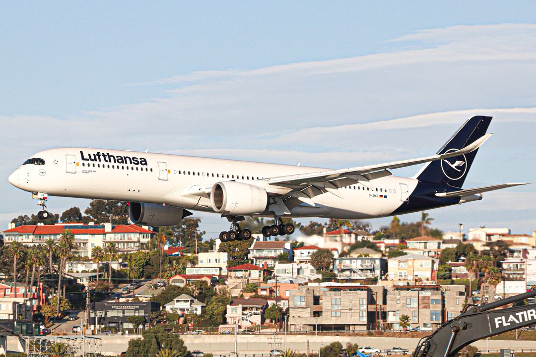 Lufthansa into KSAN!