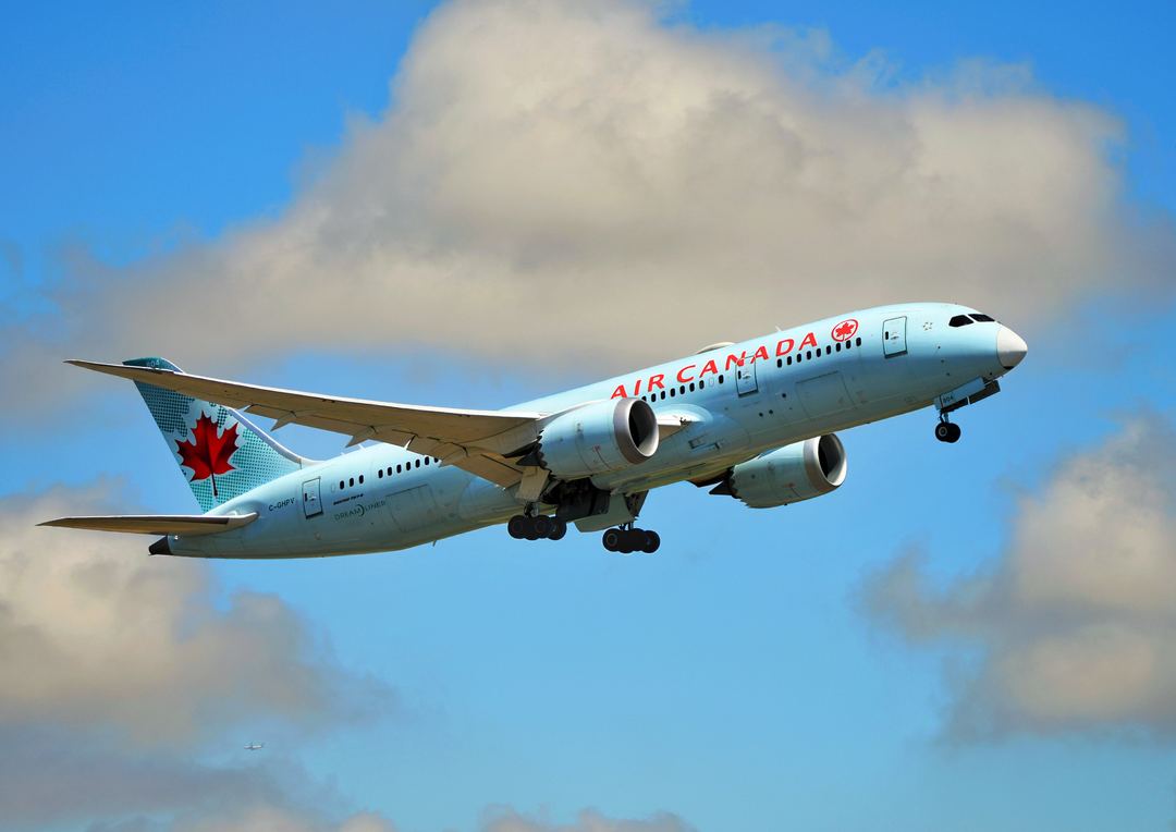 Air Canada 787-8.