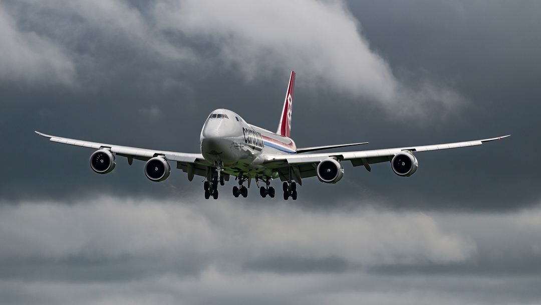 Cargolux 747-8R7F LX-VCB coming into land.