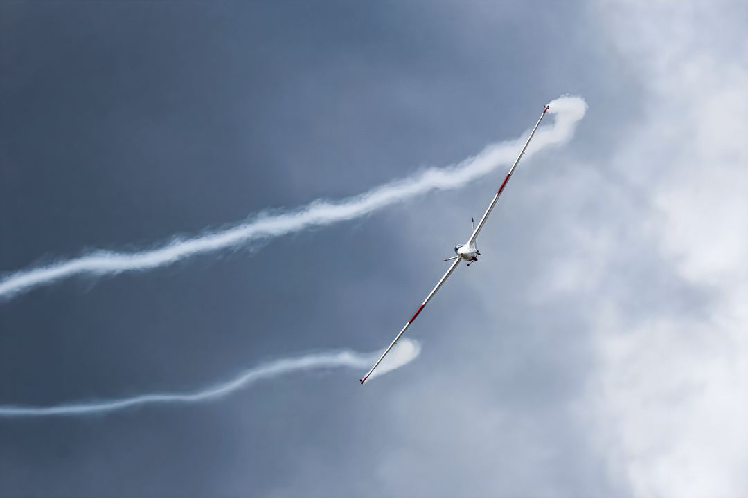 Time flies airshows glider