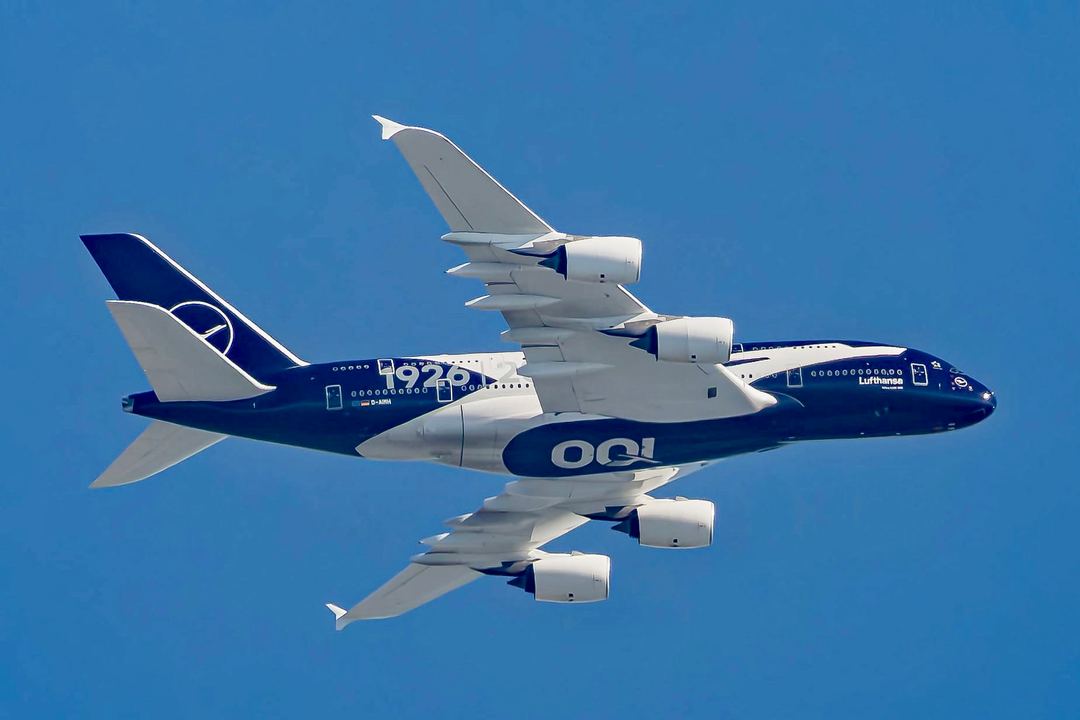 German A-380 from Lufthansa „anniversary 100 years“ Crane.
