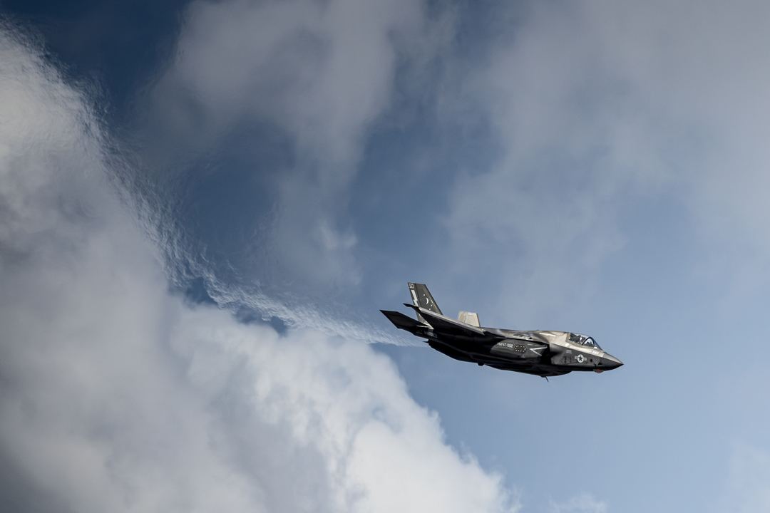 F35B demo recovering from it's pedal turn maneuver