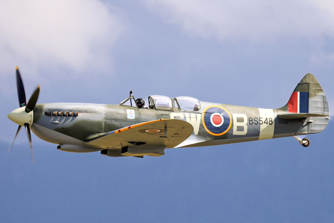 Nice 2 seat spitfire TR.9