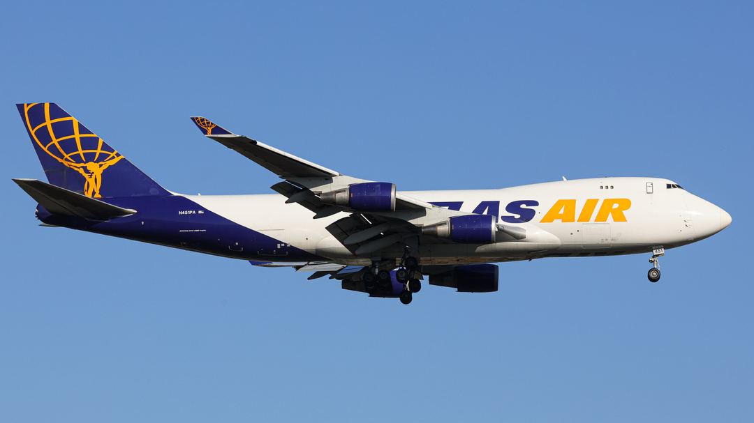 Atlas Air 
Boeing 747-46NF (N451PA) 
Giant 8379 (HNL-PER) 