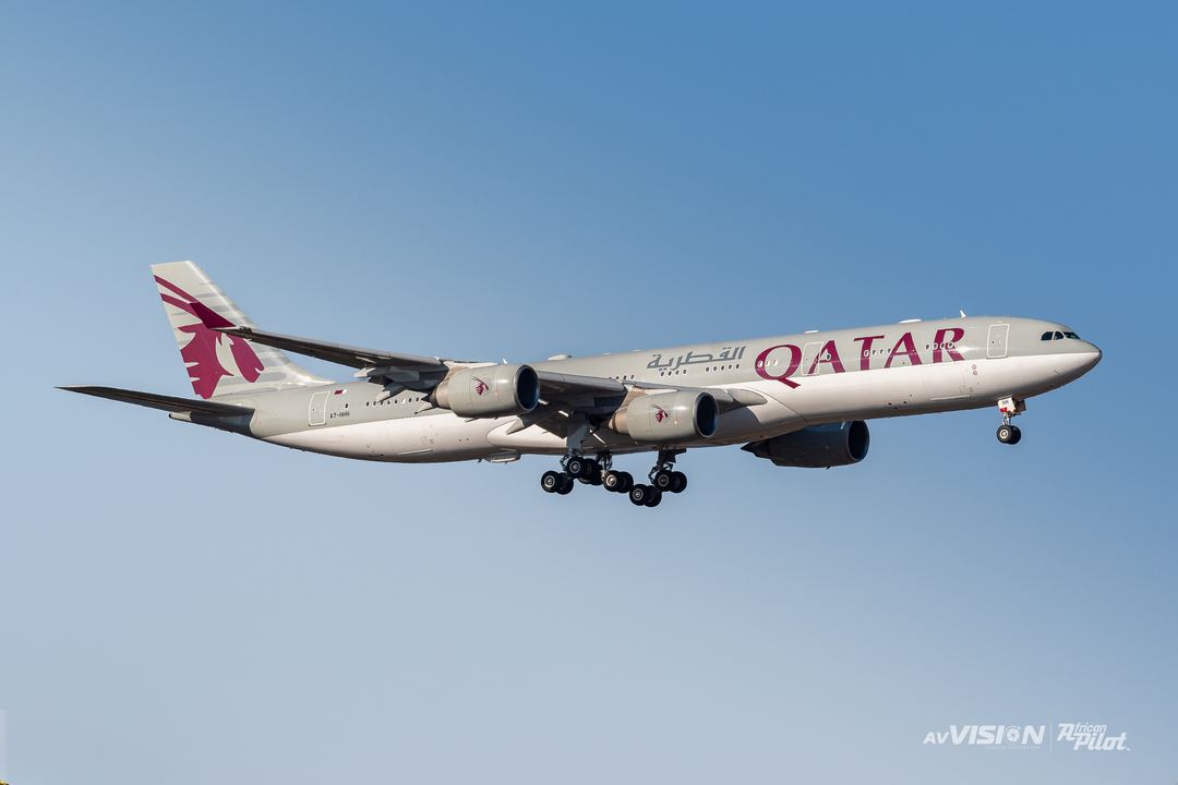 A slight throwback to 1 August, when this rather special visitor made an appearance at O.R. Tambo International.
Qatar Amiri Flight’s Airbus A340-500, A7-HHH, arrived in Johannesburg carrying a VIP delegation from Qatar. The Amiri Flight fleet is used for Qatari state and VIP movements.