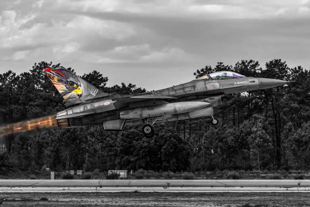 This photo was taken in 2022 during Open Day at Air Base No. 5 in Monte Real. At the time, I made a simple edit, keeping the image realistic. Today, I decided to experiment with the editing a bit, emphasizing only the colors of the commemorative paint on the tail, the afterburner, and certain details of the aircraft.


📷 Canon R + Tamron SP 70-200mm f/2.8 Di VC USD G2 - Canon EF Fit
🔧 1/2500s | f/4 | ISO 200