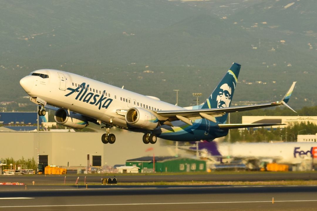 Alaska Airlines ASA1542 seen here departing Anchorage, Alaska, bound for Chicago, Illinois! 🇺🇸

N519AS 🇺🇸

Airline: Alaska Airlines 🇺🇸

Alliance: oneworld Alliance 🇺🇸

Aircraft: Boeing 737-800 🇺🇸

Country of Registration: United States 🇺🇸

Serial Number(MSN): 36482

Orig. Operator + Orig. Reg. + Delivery Date: Alaska Airlines 🇺🇸 as N519AS 🇺🇸 in February, 2009

Type Code: B738

Age: 17

Status: Active with Alaska Airlines 🇺🇸 as of October, 2026

Callsign: AS1542 / ASA1542

Route: Ted Stevens Anchorage International Airport (PANC) 🇺🇲 - Chicago O'Hare International Airport (KORD) 🇺🇸

Time (U.T.C.) ⏰ / Date (DD-MM-YY) 📅: 06:04:16 - 06:04:25 / 21-06-26