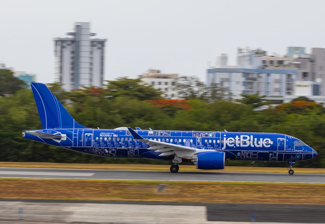 jetblue a220 blueprint II panning shot