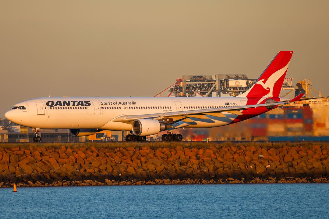 Qantas a330 rocketing off of runway 34L at YSSY