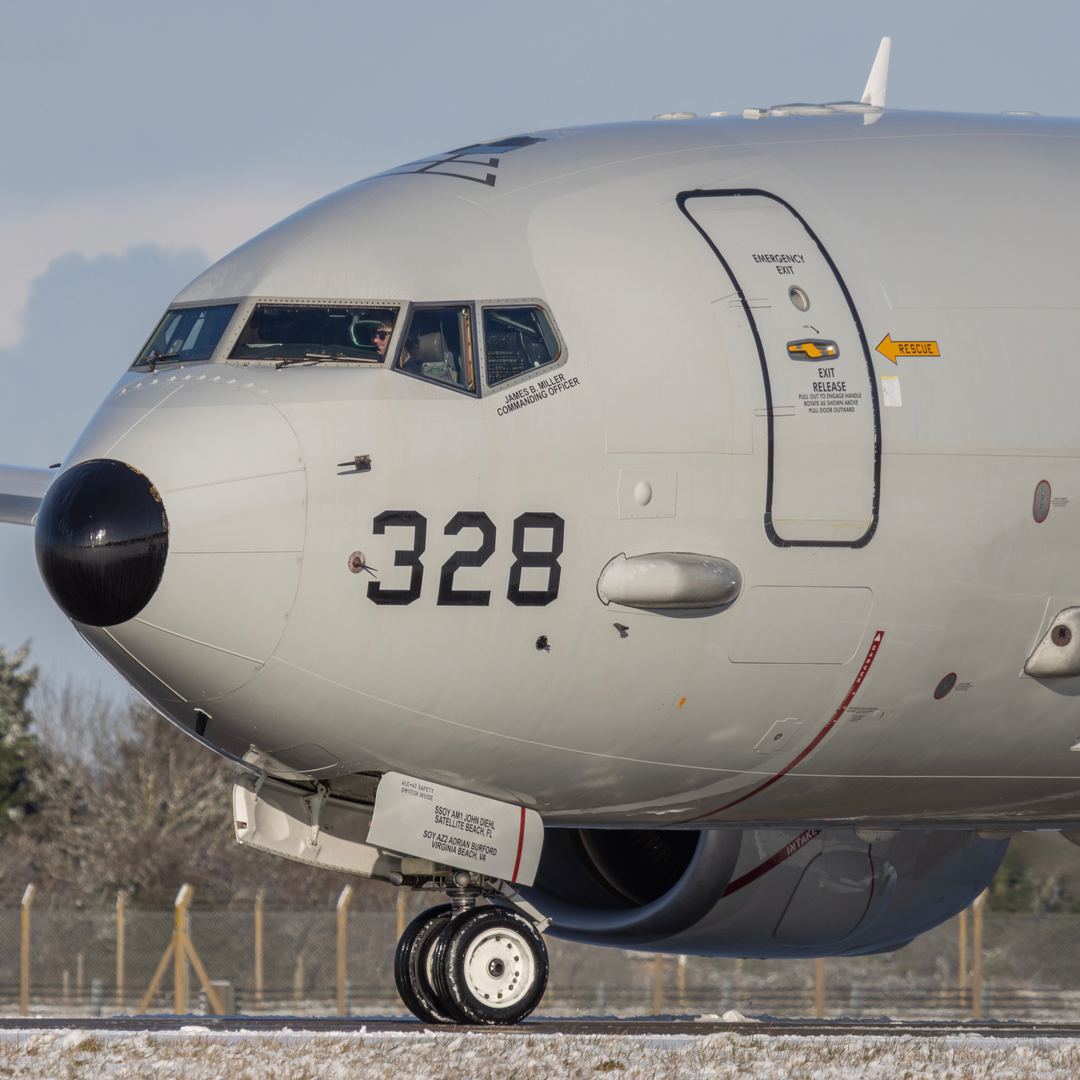 P8 taxi RWY28 at Mildenhall in Jan 2026 Snow 
