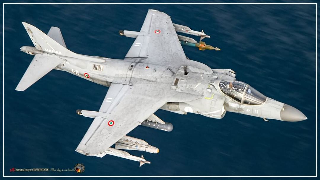 Topside view from our photoship during low level above the Adria.... !