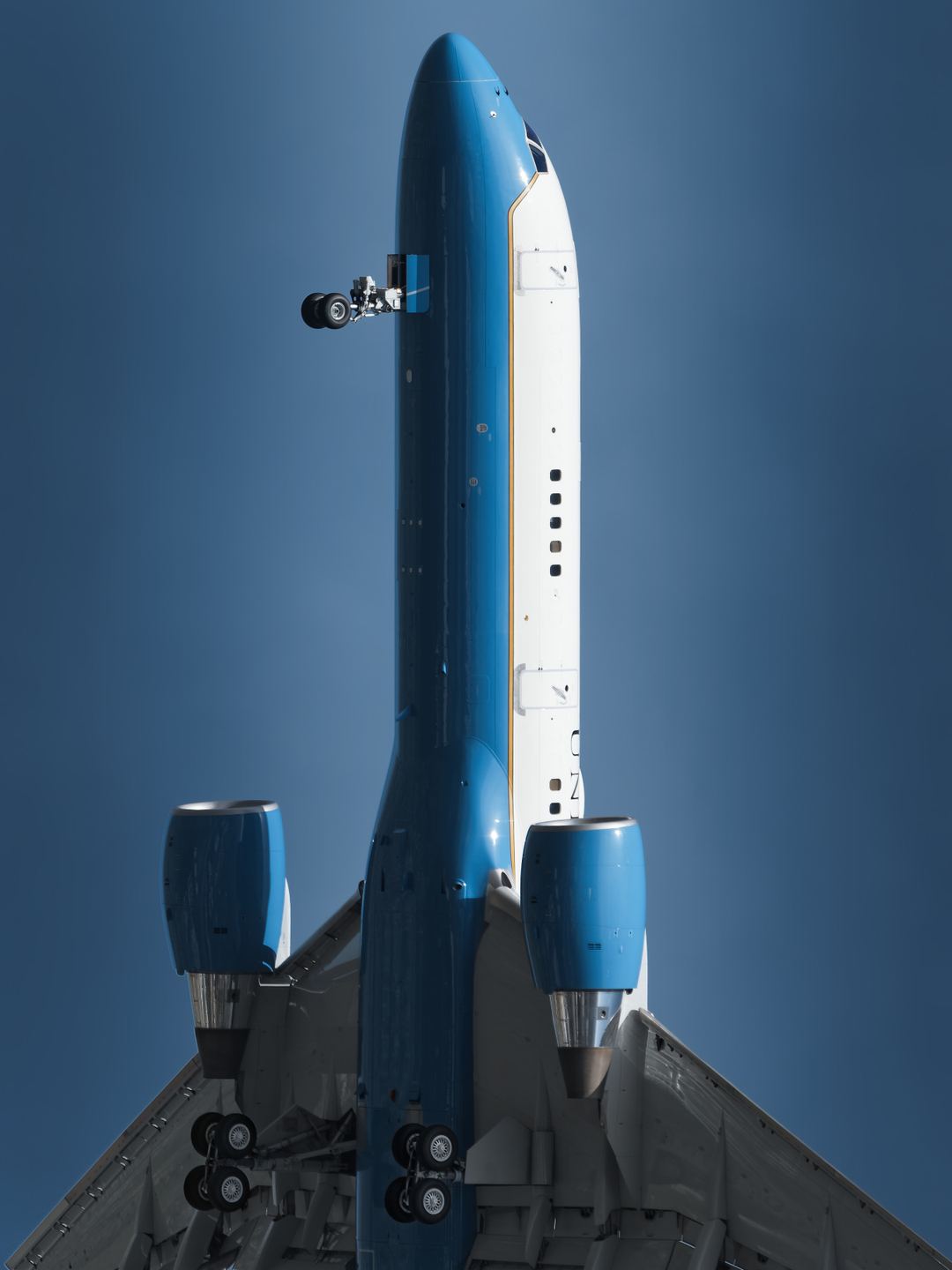⬆️ Air Force 2
🖼️ Prints available at https://shkorov.com 🔗
🛩️ Aircraft: 🇺🇸 Boeing C-32A military passenger transport aircraft
🌀 Powerplant: 2x 🇺🇸 Pratt & Whitney PW2000-40 high-bypass turbofan engines
🗂️ S/N: 99-0004
🧑‍✈️Piloted by: United States Air Force
📍Destination: Moffett Federal Airfield KNUQ, California, USA
🧭 Origin: Los Angeles International KLAX, California, USA
📷 Fujifilm X-H2
🔭 Fujinon XF500mmF5.6