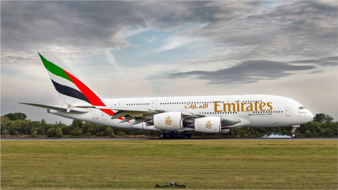 Down goes the nose wheel! Emirates A380 arrives on 05R at EGCC from Dubai 