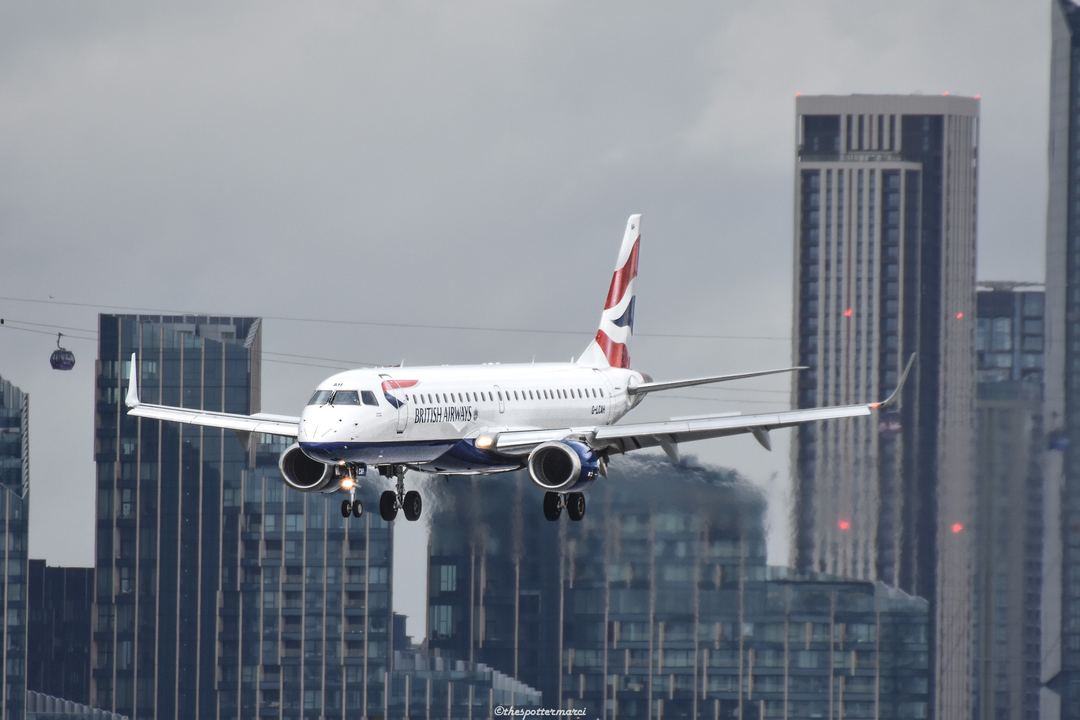 Windy Approach to LCY back in autumn of 25 ✈️🍁📸🏢