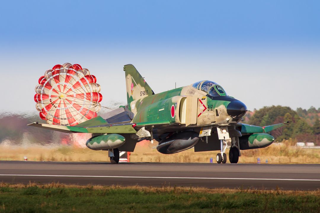 JASDF Phantom returning to Hyakuri in some lovely light.