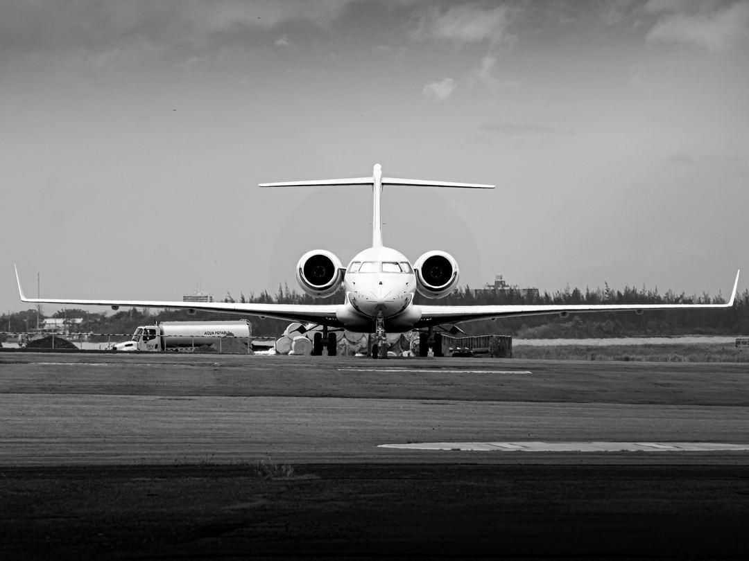 Here is a Bombardier Global Express at SIG!!