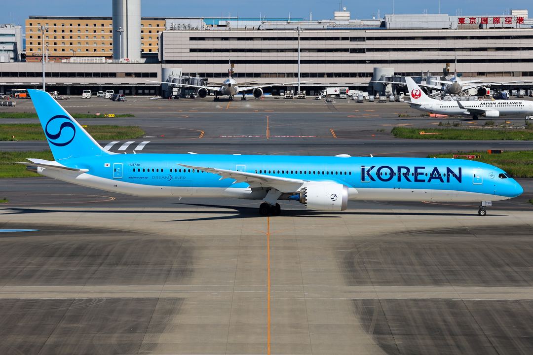 Korean 787-10 at HND