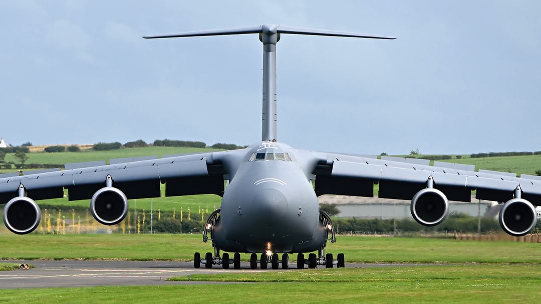 A USAF C-5 Galaxy turning on to the taxiway.