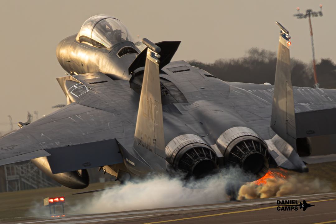 F15 landing with a bounce 