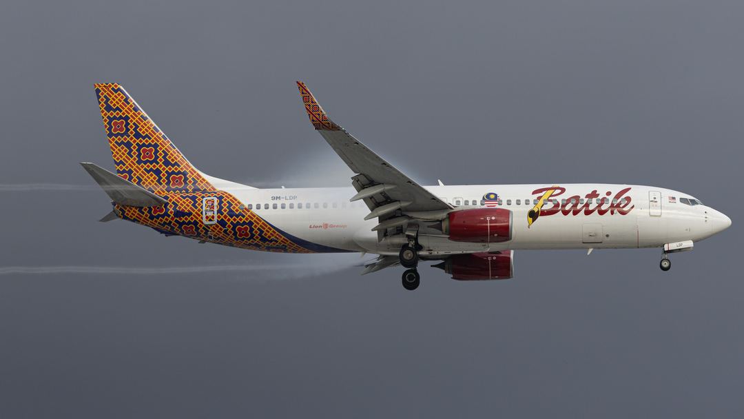 Create your own vapour show 
-
Batik 737-800 (9M-LDP)
MXD 191 KUL-PER 