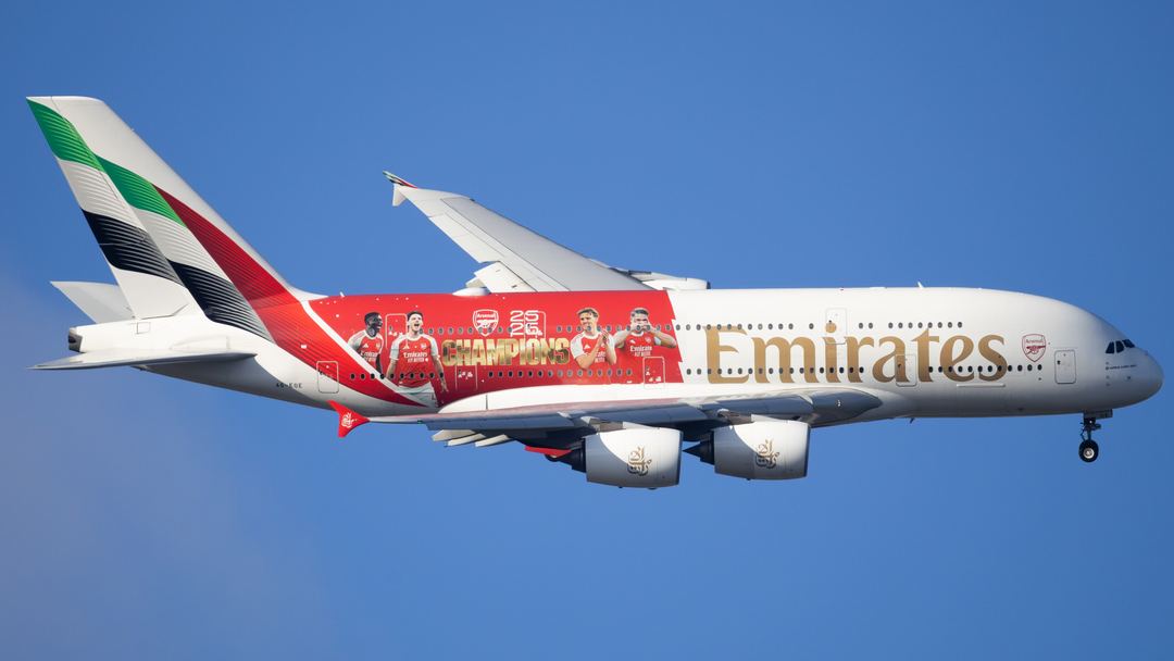 Emirates arsenal champions scheme banking from Dubai EK420 A380 (A6-EOE)
