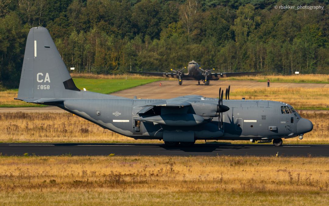 Californian ANG HC-130J Combat King II at my other local airport, Eindhoven AB, during Falcon Leap 2024. The good old C-47 Drag em Oot parked on the platform for several historic parajumps in the Netherlands. 