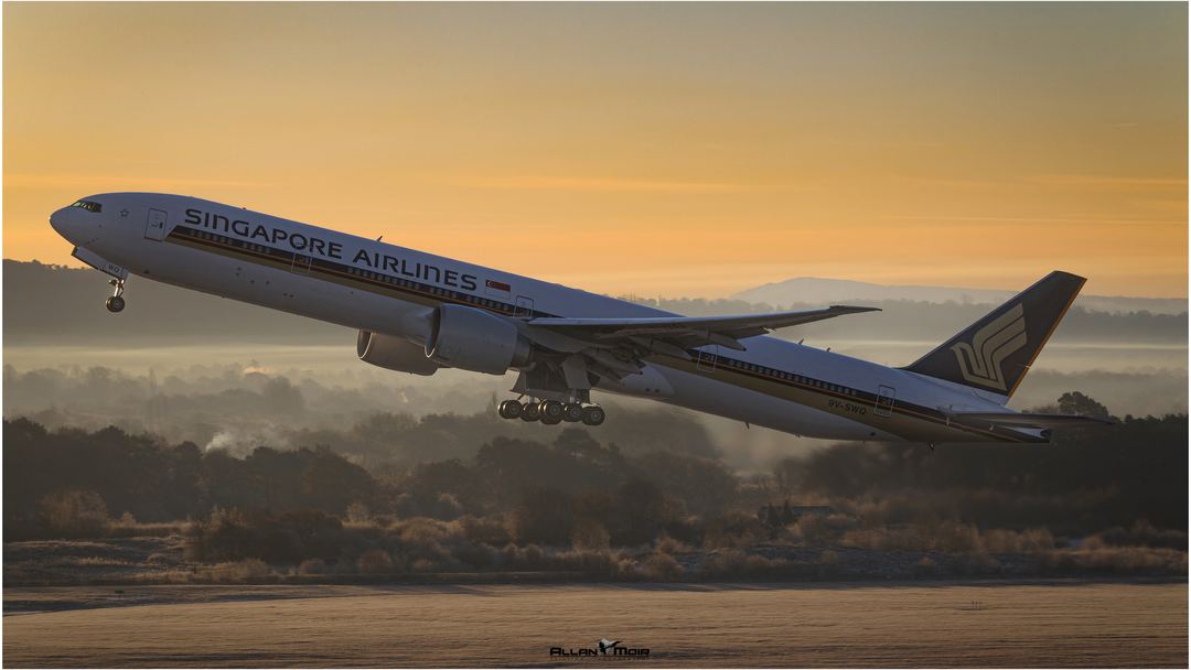 Singapore Airlines B777-312ER departing 05L at EGCC just after sunrise.