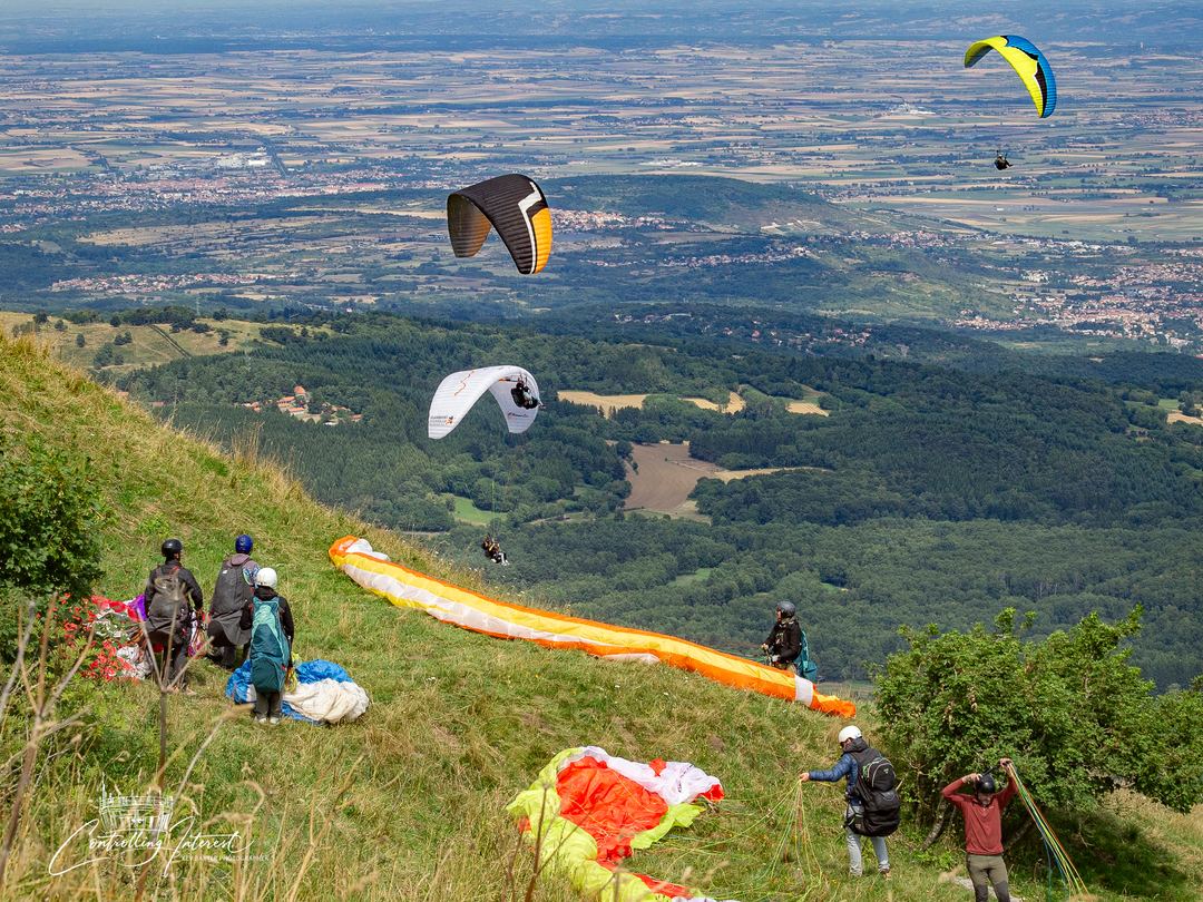 Puy De Dome Parapenters

Snaking their way around the Golden Ratio, the parapenters flying off Puy De Dome, near Clermont Ferrand, drew the eye into and around the frame in 2025.