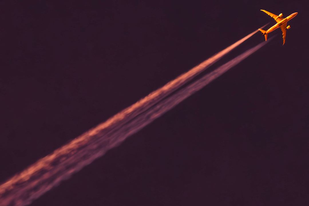 Back in September 2025, where I had taken a shot that probably would be extremely hard to recreate as it is, and here there's a Royal Jordanian B787-8 cruising at 43000ft passing in some amazing golden/pink hour lighting